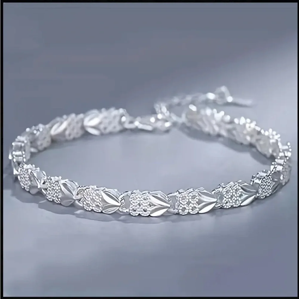 Silver Plated Bracelet Simple Alloy Design for Everyday NWT - Picture 1 of 7